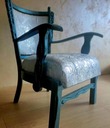 Vintage Houten fauteuil beschikbaar voor biedingen