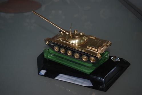 Tank Messing Trench art Sovjet T-54 A op Acrylaat Sokkel, Antiek en Kunst, Curiosa en Brocante, Ophalen of Verzenden