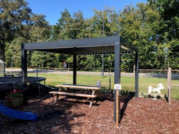 Aluminium buitenverblijf met automatisch lamellendak beschikbaar voor biedingen