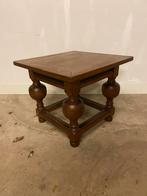 Antieke Neo-Renaissance Bijzettafel Eikenhout, Huis en Inrichting, Tafels | Bijzettafels, Ophalen of Verzenden, Gebruikt, Vierkant