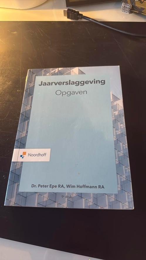 Wim Hoffmann - Jaarverslaggeving opgaven, Boeken, Schoolboeken, Zo goed als nieuw, Economie, Overige niveaus, Ophalen of Verzenden