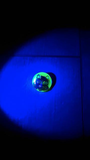 Uranium glazen katten knoop  beschikbaar voor biedingen