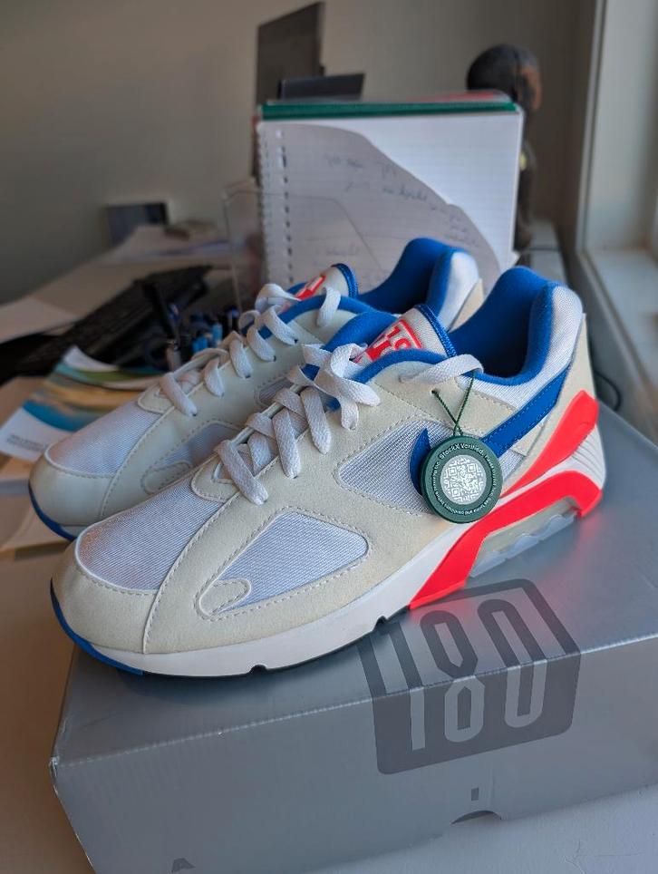 Nike Air Max 180 Ultramarine 2024 maat 43 nieuw, Kleding | Heren, Schoenen, Nieuw, Sportschoenen, Wit, Ophalen of Verzenden