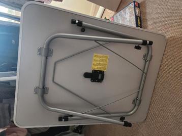 Camping tafel beschikbaar voor biedingen