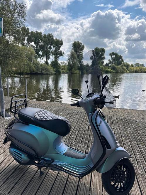 Unieke Vespa Sprint 50 Custom  Opaco Aqua Chameleon, Fietsen en Brommers, Scooters | Vespa, Zo goed als nieuw, Overige modellen