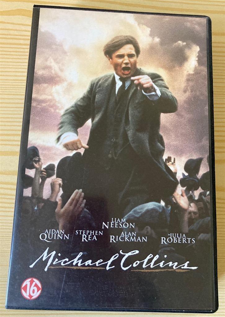 vhs Michael Collins, drama met Liam Neeson (Video), Cd's en Dvd's, VHS | Film, Zo goed als nieuw, Drama, Vanaf 16 jaar, Ophalen