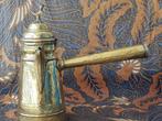Mooie antieke Arabische koffiepot van bewerkt koper 23,8 cm., Antiek en Kunst, Antiek | Koper en Brons, Ophalen of Verzenden, Koper