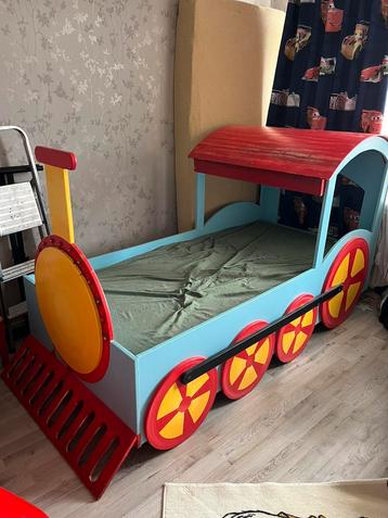 Leuk 1 persoons trein bed makkelijk inelkaar te zetten beschikbaar voor biedingen