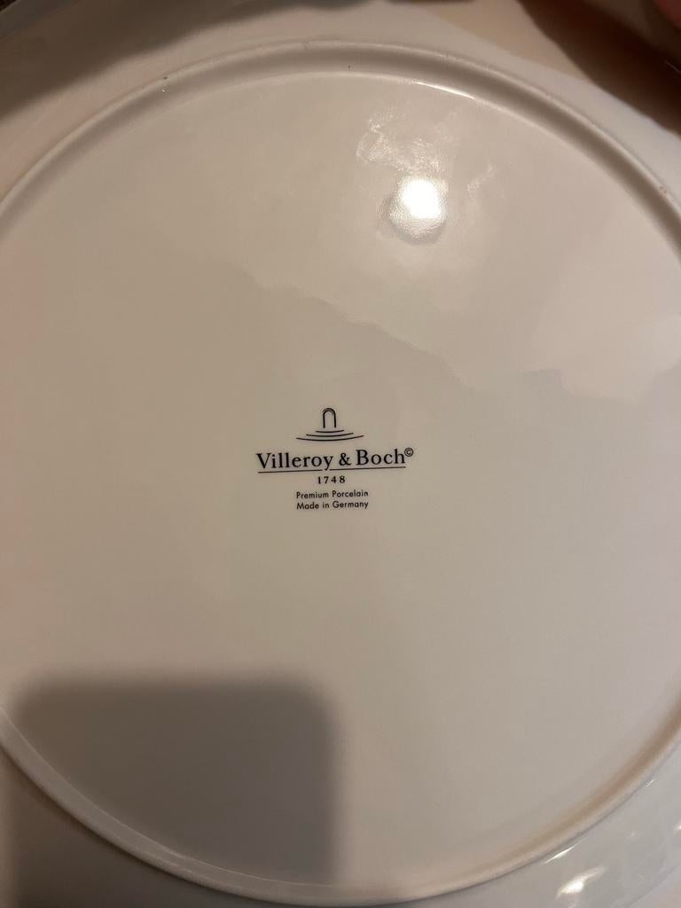 Villeroy & Boch Borden New Moon serie (8 st), Huis en Inrichting, Ophalen, Zo goed als nieuw, Bord(en), Effen