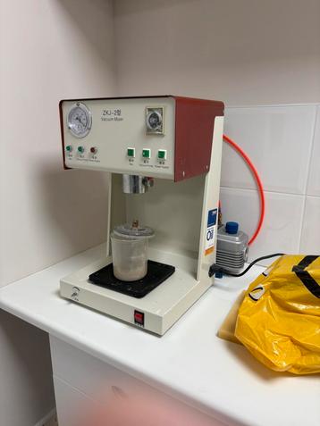 Tandtechniek gips vacuümmenger en triltafel beschikbaar voor biedingen