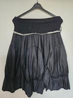 Zwarte rok met feestelijke zilverkleurige accenten., Ophalen of Verzenden