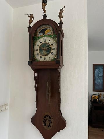 Antieke Wandklok met Maanstand beschikbaar voor biedingen