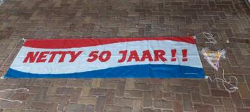 Spandoek: Netty 50 jaar beschikbaar voor biedingen
