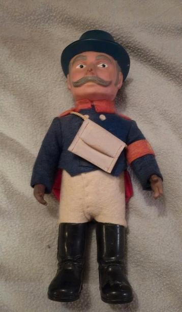 Postbode popje beschikbaar voor biedingen