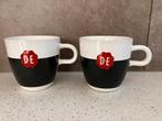 2 Douwe Egberts krijtmokken - wit /zwart, Gebruikt, Ophalen of Verzenden, Overige stijlen, Kop(pen) en/of Schotel(s)