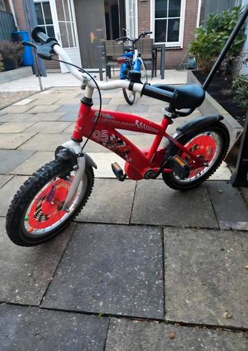 Cars Fiets 16 inch met Duwstang (let op, geen zijwieltjes) beschikbaar voor biedingen