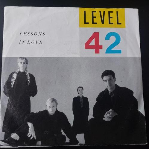 45 rpm Level 42 - Lessons In Love / Hot Water (Live), Cd's en Dvd's, Vinyl Singles, Single, Pop, 7 inch, Ophalen of Verzenden