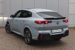 BMW iX2 eDrive20 High Executive M Sport / Panoramadak / Trek, 478 km, X2, Met garantie (alle), 24 min