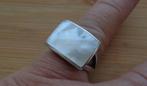 zilveren ring met parelmoer [813], Sieraden, Tassen en Uiterlijk, Verzenden, Zo goed als nieuw, 17 tot 18, Dame
