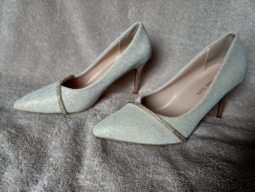 NIEUW Hakken Pump beige maat 38, Kleding | Dames, Schoenen, Nieuw, Pumps, Beige, Ophalen