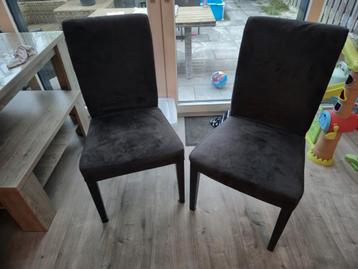 Twee leuke eetkamerstoelen zwart/donkergrijs beschikbaar voor biedingen