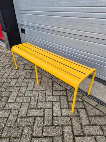Halsband tuinbank 145cm fermob Luxembourg geel  beschikbaar voor biedingen