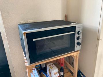 Vrijstaande oven beschikbaar voor biedingen
