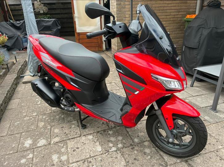 Aprilia SXR 50 | 2024 | Rood | 200 km | Nieuwstaat, Fietsen en Brommers, Scooters | Aprilia, Zo goed als nieuw, Overige modellen
