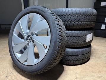 17 Inch originele Volkswagen Golf velgen + winterbanden  beschikbaar voor biedingen