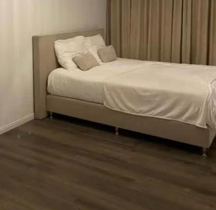 Boxspring 160 inclusief matras, Huis en Inrichting, Slaapkamer | Boxsprings, Gebruikt, 160 cm, 200 cm, Tweepersoons, Beige, Grijs