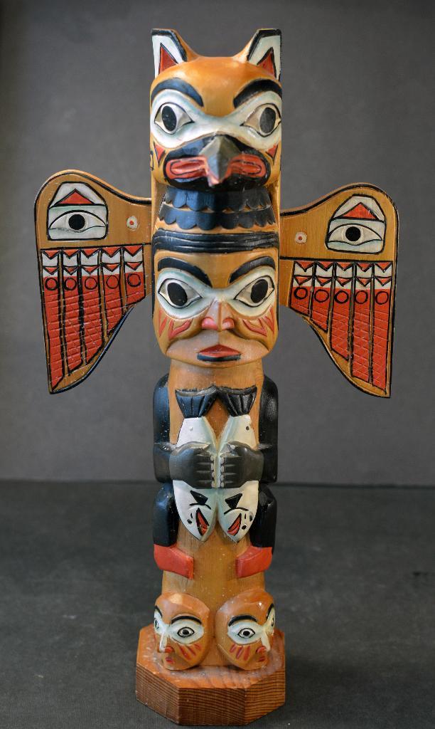 Totempaal Canada handgemaakt gesigneerd Patrick Seale, Antiek en Kunst, Kunst | Beelden en Houtsnijwerken, Ophalen of Verzenden