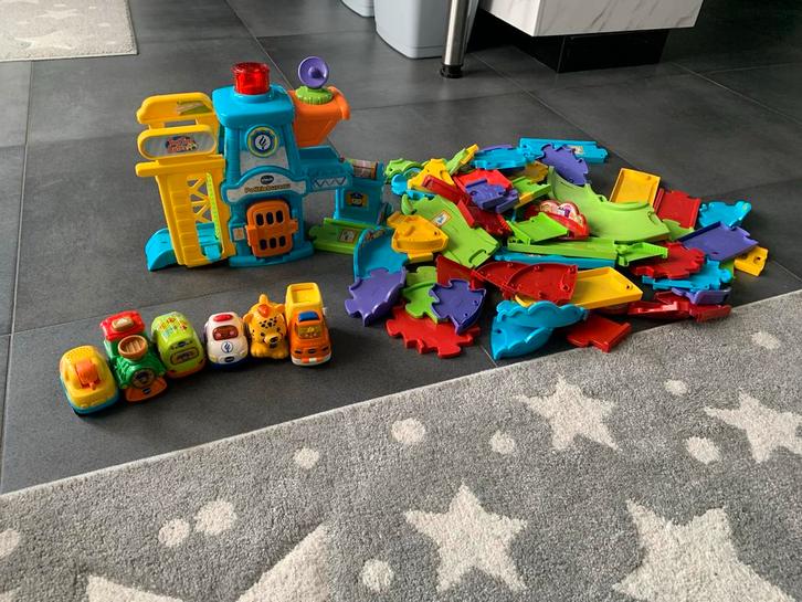VTech Toet Toet Auto's Politiebureau + Auto's, Kinderen en Baby's, Speelgoed | Speelgoedvoertuigen, Zo goed als nieuw, Ophalen