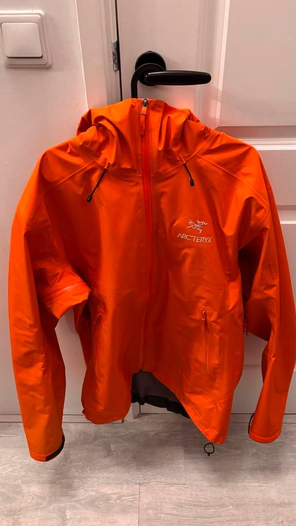 Arc'teryx Beta LT, Kleding | Heren, Jassen | Winter, Zo goed als nieuw, Maat 52/54 (L), Oranje, Ophalen of Verzenden