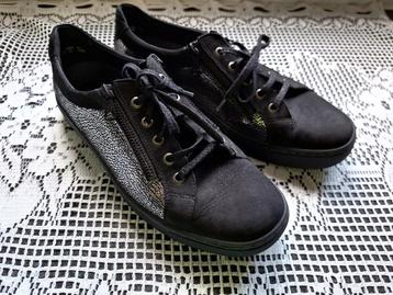 Zwarte sneakers - DUREA - maat 8 K - 42 beschikbaar voor biedingen