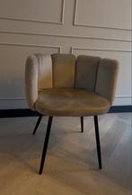 Taupe schelp stoel met zwarte poten, Huis en Inrichting, Ophalen, Overige kleuren, Velvet, Zo goed als nieuw