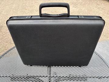 Samsonite attache koffer beschikbaar voor biedingen