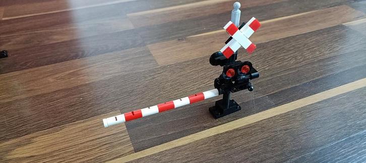 Lego compatible Nederlandse spoorboom (Spoorwegovergang), Kinderen en Baby's, Speelgoed | Duplo en Lego, Ophalen of Verzenden