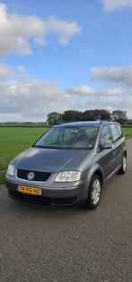 Volkswagen Touran 1.6  grijs / nieuwe apk + onderhoud, Auto's, Volkswagen, 74 €/maand, Origineel Nederlands, Handgeschakeld, 115 pk