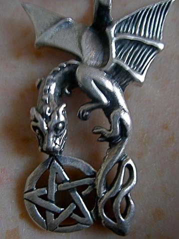 Zilveren 925 zilver grote kettinghanger draak met pentagram beschikbaar voor biedingen