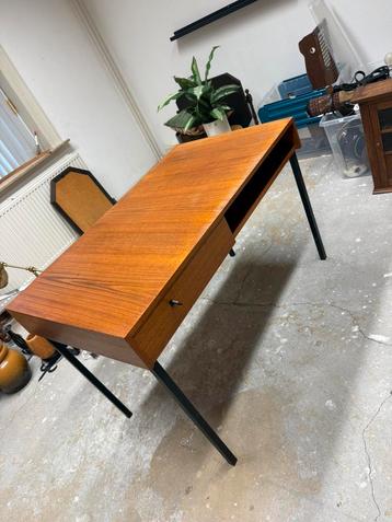 Vintage Karl Sion houten bureau beschikbaar voor biedingen