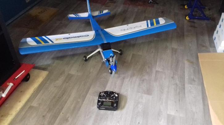 Kyosho Calmato Trainer Alpha 40 compleet inclusief zender, Hobby en Vrije tijd, Modelbouw | Radiografisch | Vliegtuigen, Zo goed als nieuw