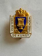 Emaille Knoopspeld Koninklijke Harmonie De Kunstvrienden, Verzamelen, Speldjes, Pins en Buttons, Ophalen of Verzenden, Zo goed als nieuw