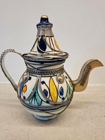 Bijzonder Marokkaans theepotje beschikbaar voor biedingen