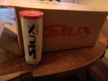 siux Neo padelballen 4 per blik of hele doos voor 90 euro beschikbaar voor biedingen