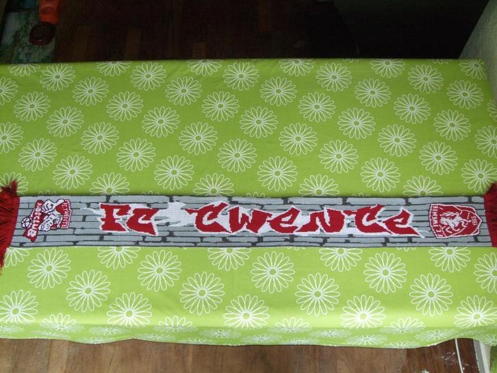 FC Twente Kids club sjaal (2), Verzamelen, Sportartikelen en Voetbal, Zo goed als nieuw, Vaantje of Sjaal, F.C. Twente, Ophalen of Verzenden