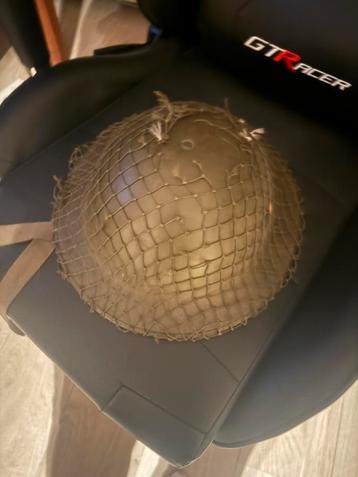 Oude Belgische Legerhelm beschikbaar voor biedingen