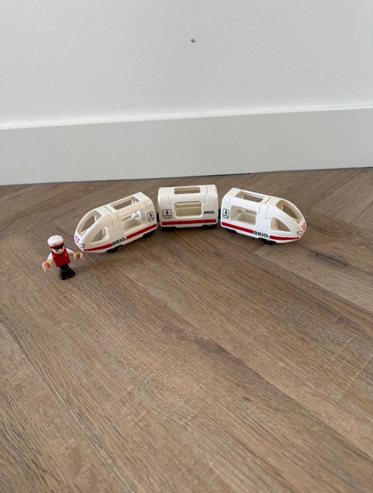 Heel goed 4x Brio wit houten passagiers trein 33508 set kado, Kinderen en Baby's, Speelgoed | Houten speelgoed, Zo goed als nieuw