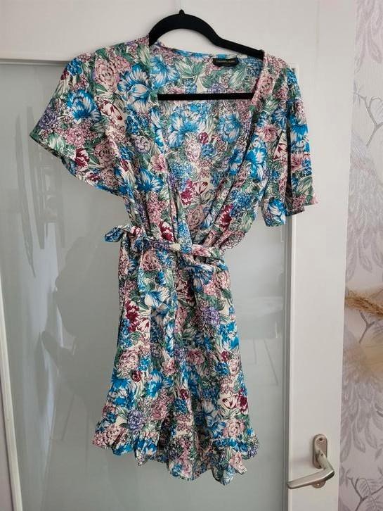 gebloemde korte  jumpsuit colourful rebel mt m, Kleding | Dames, Jumpsuits, Nieuw, Maat 38/40 (M), Overige kleuren, Ophalen of Verzenden
