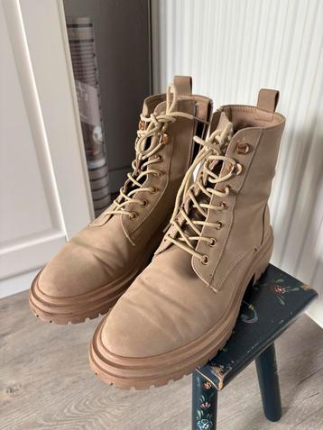 Boots 37 beschikbaar voor biedingen