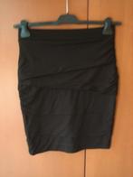 Speels, strak, sexy donkerbruin rokje B THREE 36 snazzeys, Bruin, Verzenden, Nieuw, Knielengte